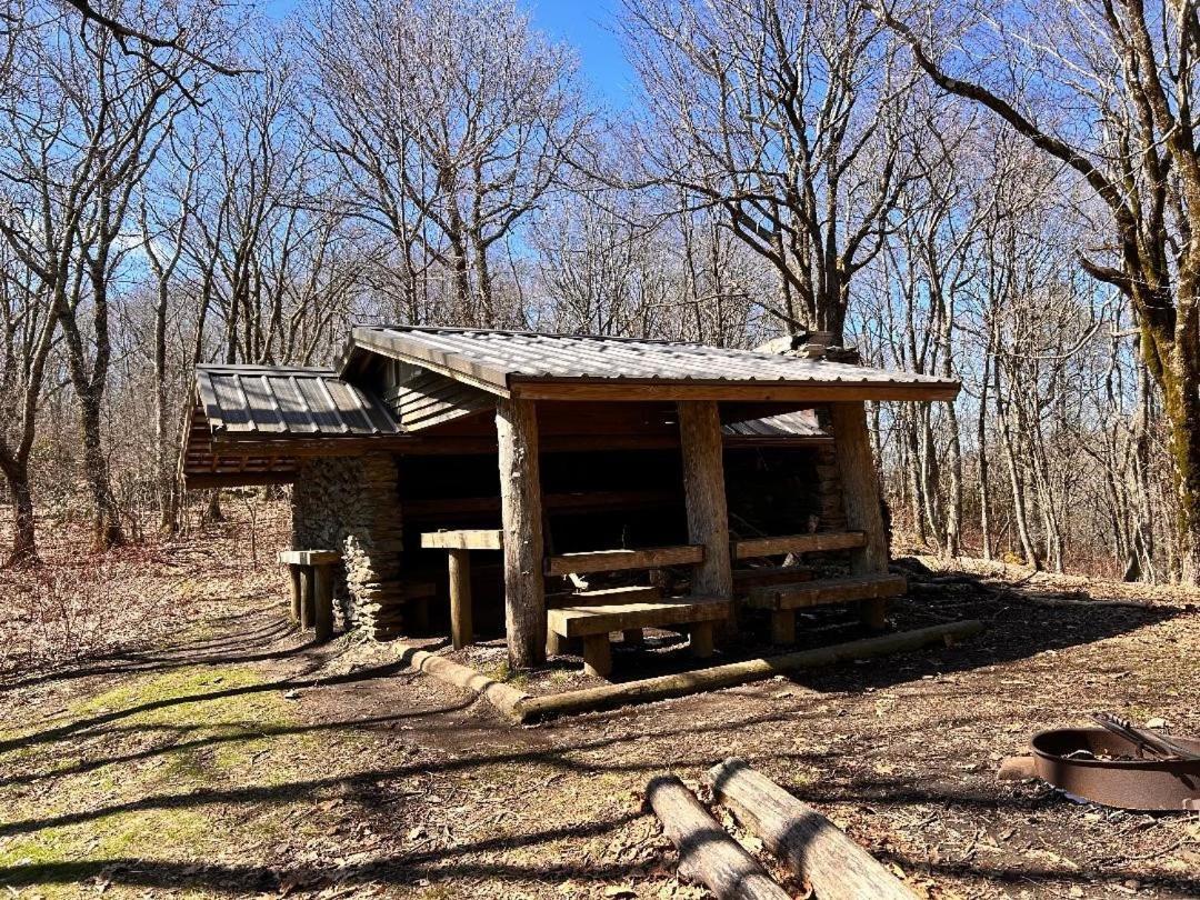 Tucked Away Cabin Пиджен Фордж Екстериор снимка